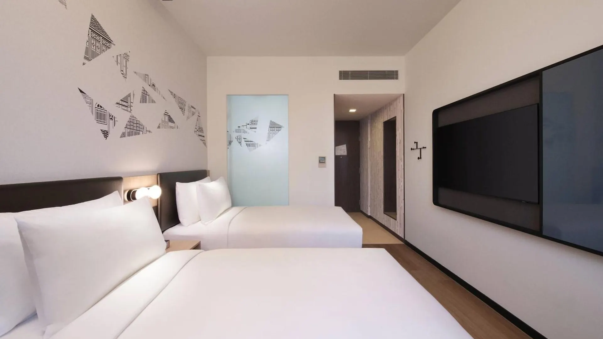 Aloft Singapore Novena 4*,